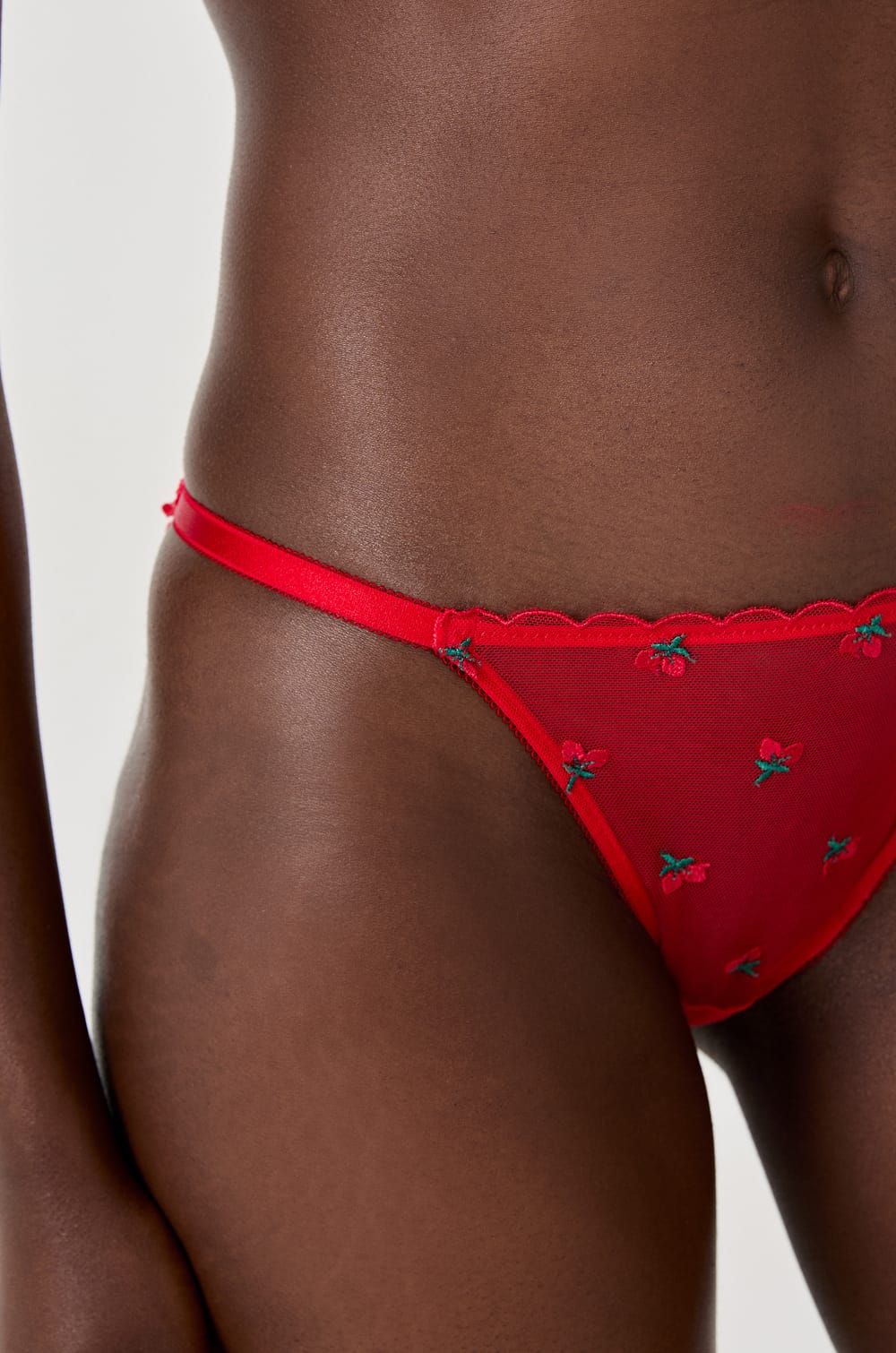 Slip mit Erdbeer-Stickerei;${refinementColor}