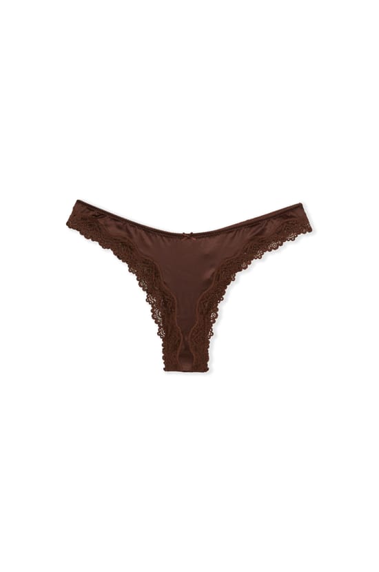 Tanga satin&eacute; avec d&eacute;tails dentelle;${refinementColor}