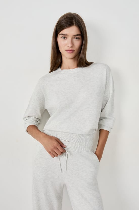 Su&eacute;ter de pijama;${refinementColor}