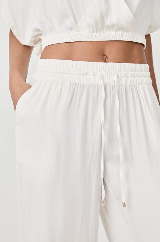 Pantal&oacute;n satinado de corte ancho;${refinementColor}