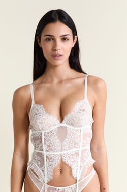 Gu&ecirc;pi&egrave;re en dentelle;${refinementColor}