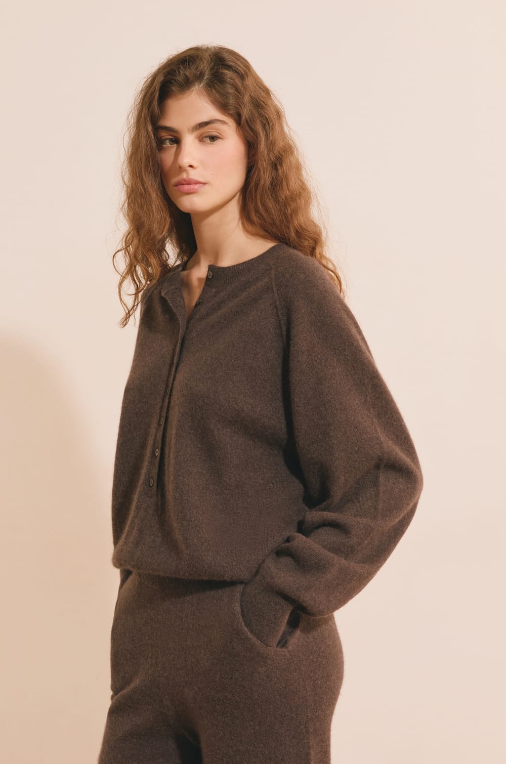 Pull avec boutons 100% cachemire;${refinementColor}