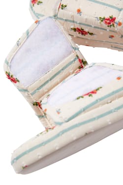 Chaussons tongs en coton &agrave; motifs fleurs;${refinementColor}