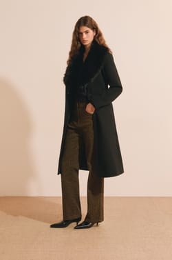 Manteau long avec col en fausse fourrure;${refinementColor}