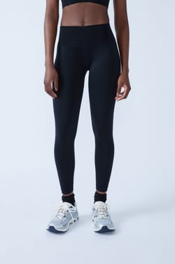 Legging deportivo efecto push-up;${refinementColor}