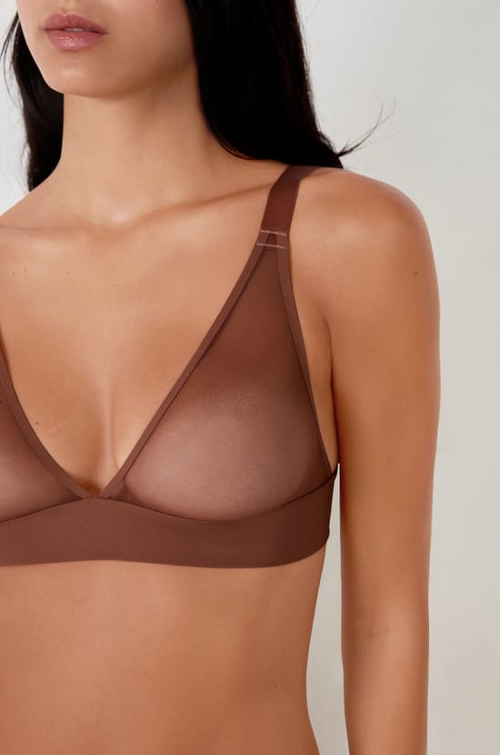Wireless triangle bra in mesh;${refinementColor}