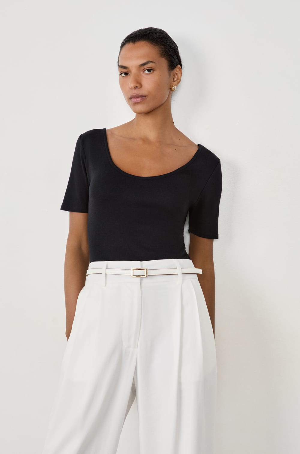 T-shirt col V dos nu en coton;${refinementColor}