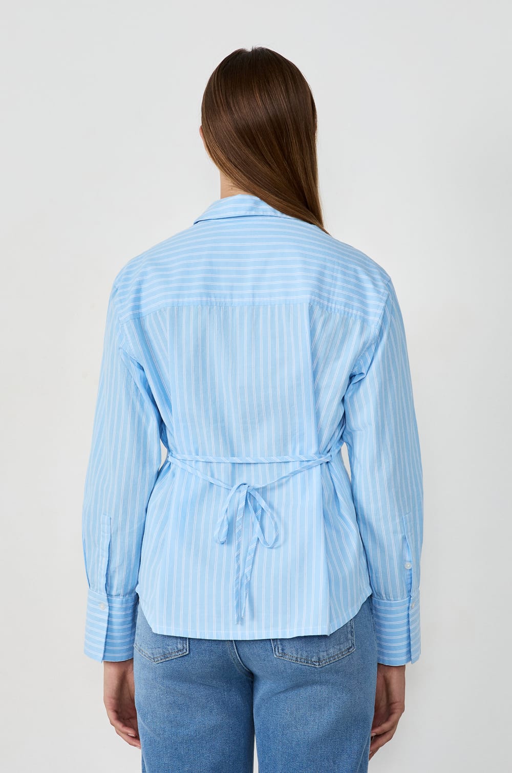 Chemise manches longues en coton ceinturée;${refinementColor}