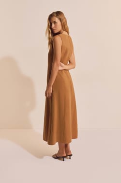 Robe longue sans manches;${refinementColor}