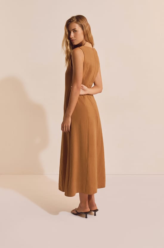 Robe longue sans manches;${refinementColor}