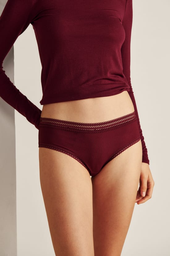 Shorty en microfibre avec d&eacute;tails dentelle;${refinementColor}