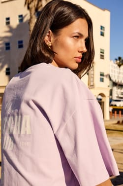 T-shirt oversize avec &eacute;criture;${refinementColor}