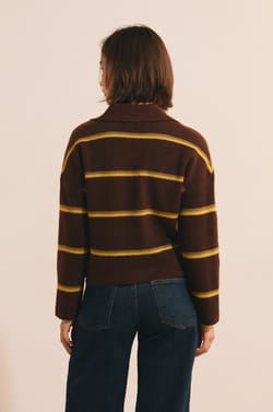 Pull ray&eacute; &agrave; manches longues avec col polo;${refinementColor}