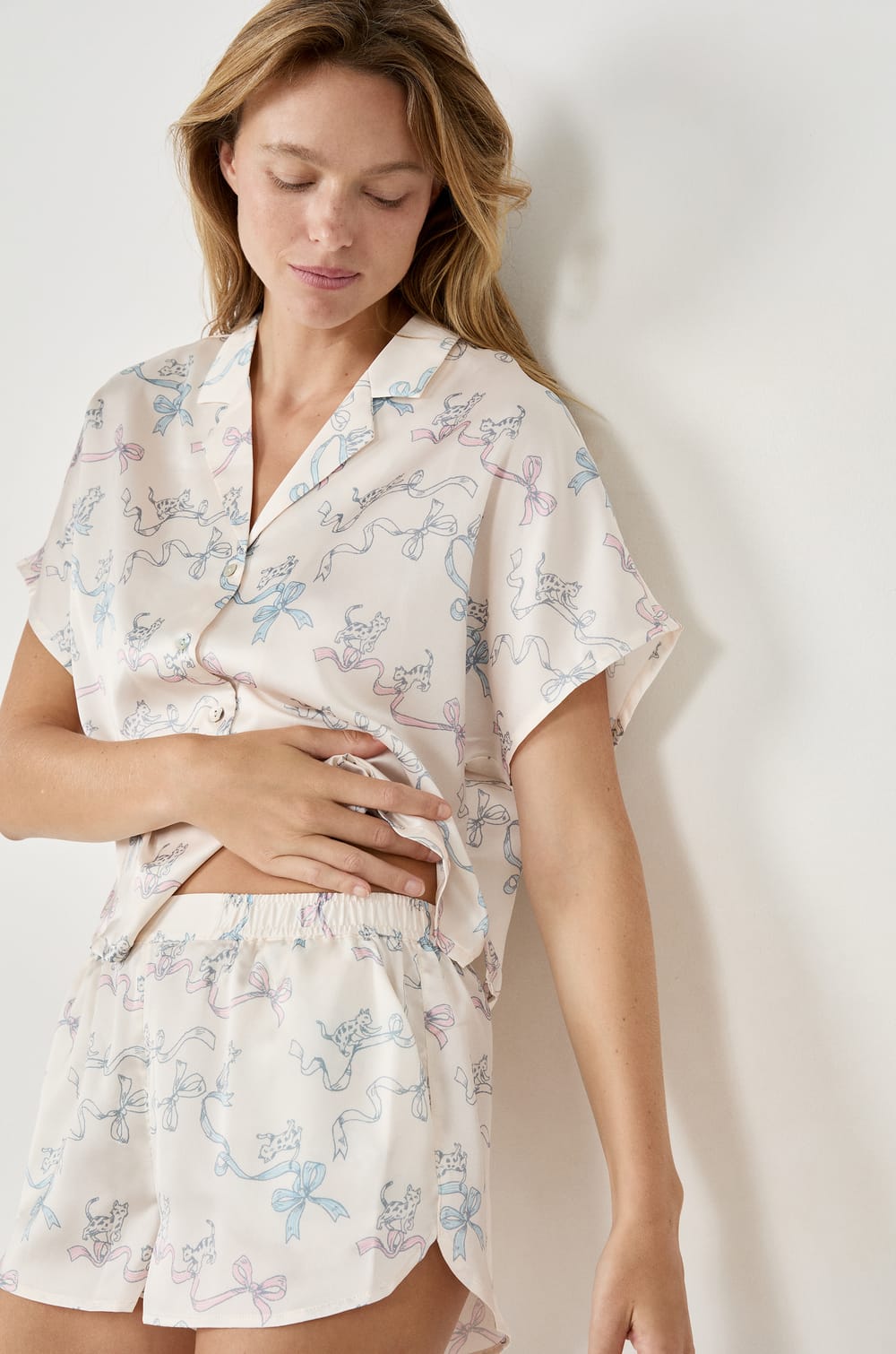 Ensemble de pyjama 2 pièces satiné;${refinementColor}