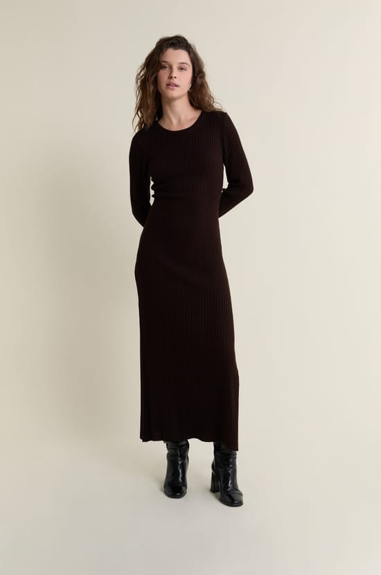 Robe c&ocirc;tel&eacute;e longue avec fente sur le devant;${refinementColor}