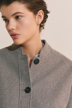 Manteau court boutonn&eacute;;${refinementColor}