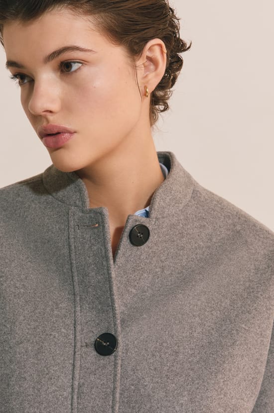 Manteau court boutonn&eacute;;${refinementColor}