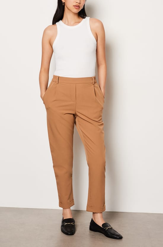 Trousers with a cigarette cut;${refinementColor}