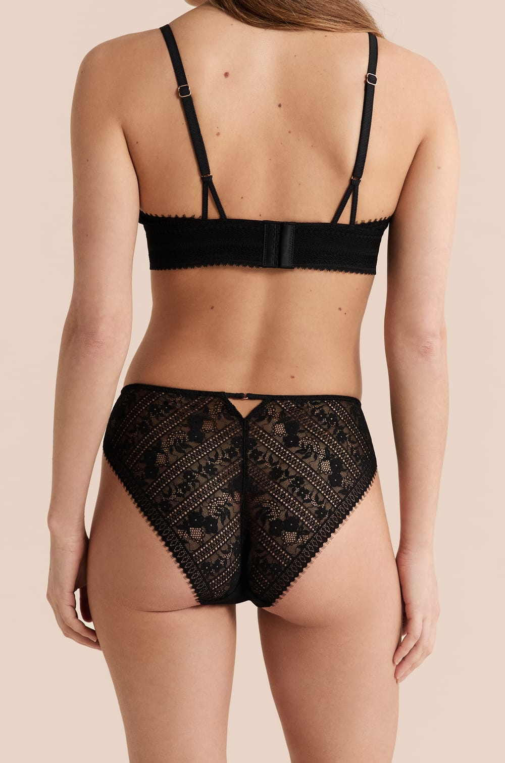 Majtki z koronki i mikrofibry;${refinementColor}