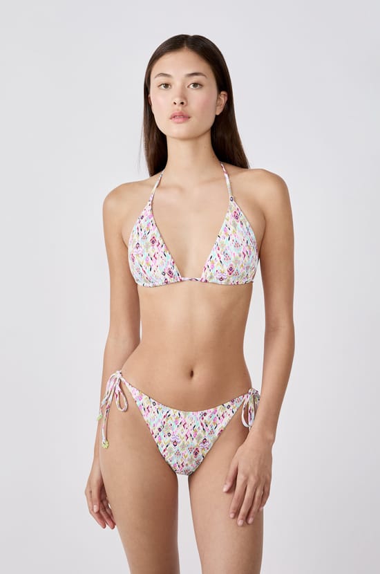 Top bikini triangular sin aros estampado;${refinementColor}