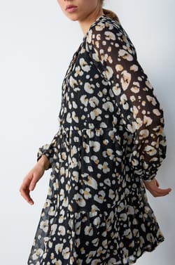 Short printed fluid dress with metallic effect;${refinementColor}