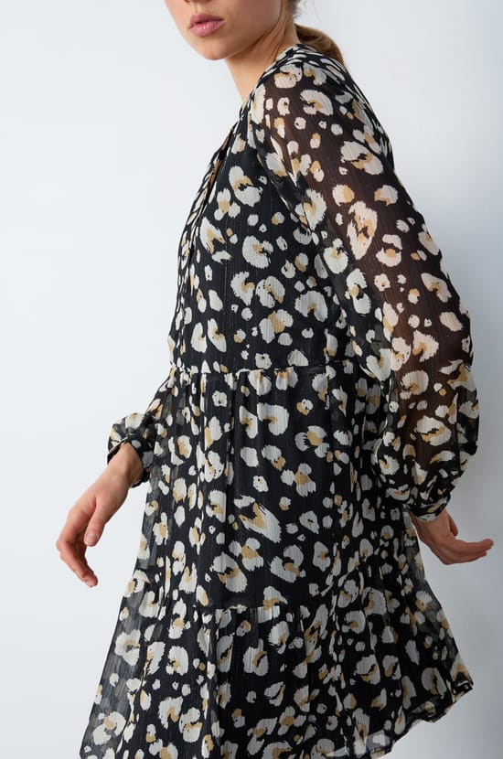 Short printed fluid dress with metallic effect;${refinementColor}