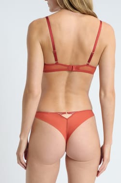 Tanga en broderie;${refinementColor}