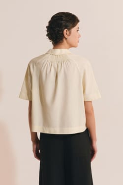 Blouse &agrave; manches courtes avec lin;${refinementColor}
