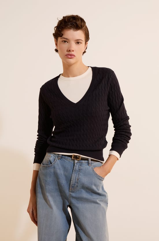 Pull col V en maille fine ;${refinementColor}