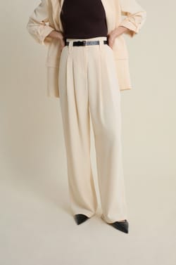 Pantalon large &agrave; pinces;${refinementColor}