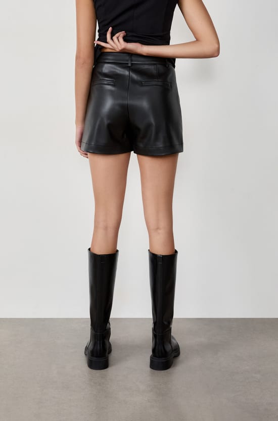 Shorts leather effect;${refinementColor}