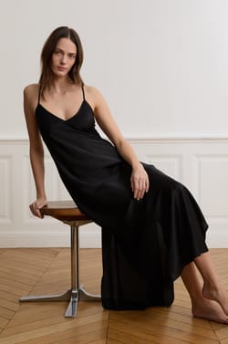 Nuisette longue &agrave; d&eacute;tails brod&eacute;s;${refinementColor}