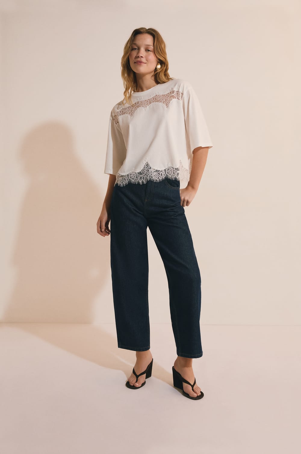 T-shirt en coton avec d&eacute;tails dentelle;${refinementColor}