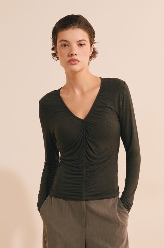 T-shirt manches longues drap&eacute; col V;${refinementColor}