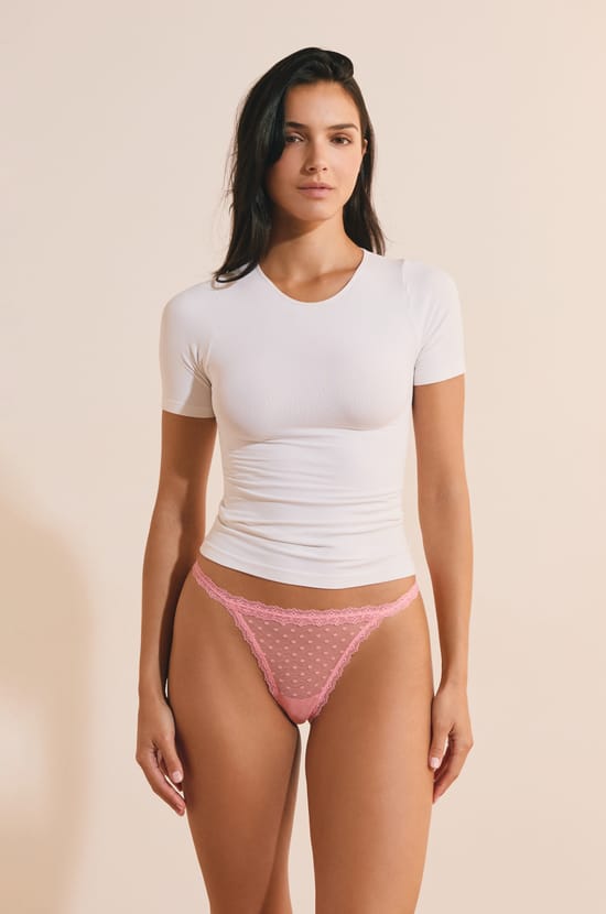 String en dentelle;${refinementColor}