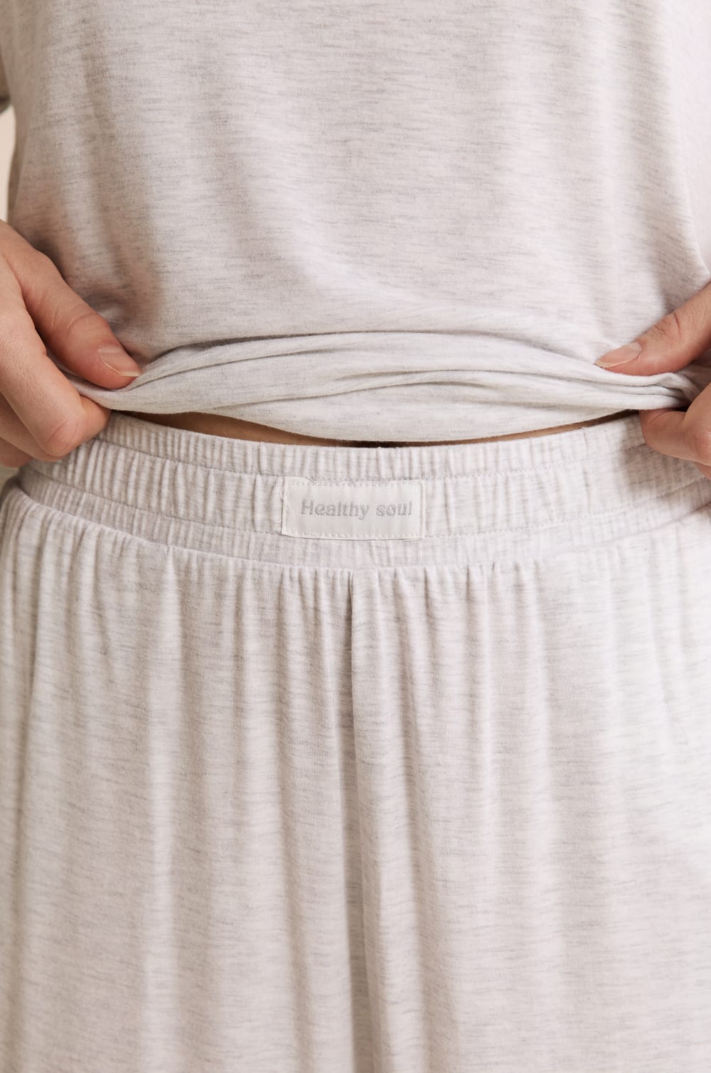 Pantalon de pyjama droit &eacute;lastiqu&eacute; r&eacute;alis&eacute; avec une fibre enrichie en Aloe Vera;${refinementColor}