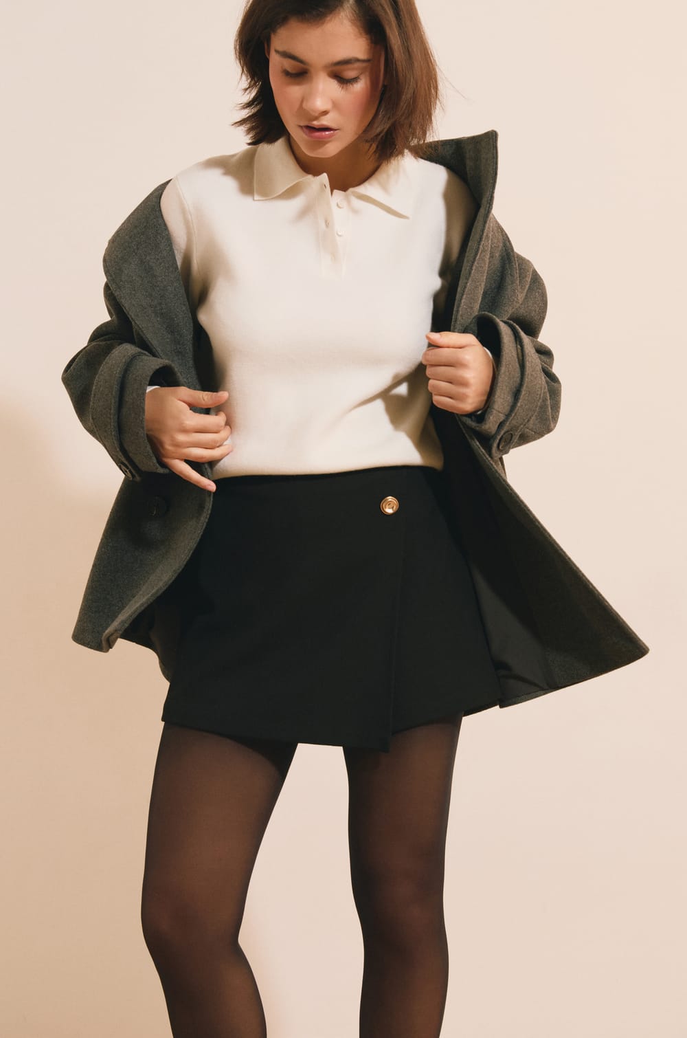Jupe-short &agrave; boutons dor&eacute;s;${refinementColor}