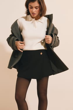 Jupe-short &agrave; boutons dor&eacute;s;${refinementColor}