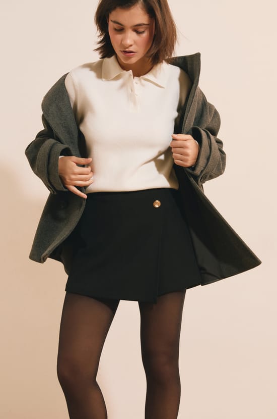 Jupe-short &agrave; boutons dor&eacute;s;${refinementColor}