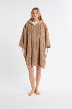 Poncho &agrave; manches 3/4;${refinementColor}