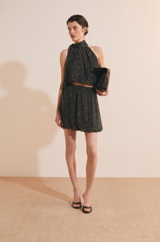 Falda corta fluida estampada;${refinementColor}