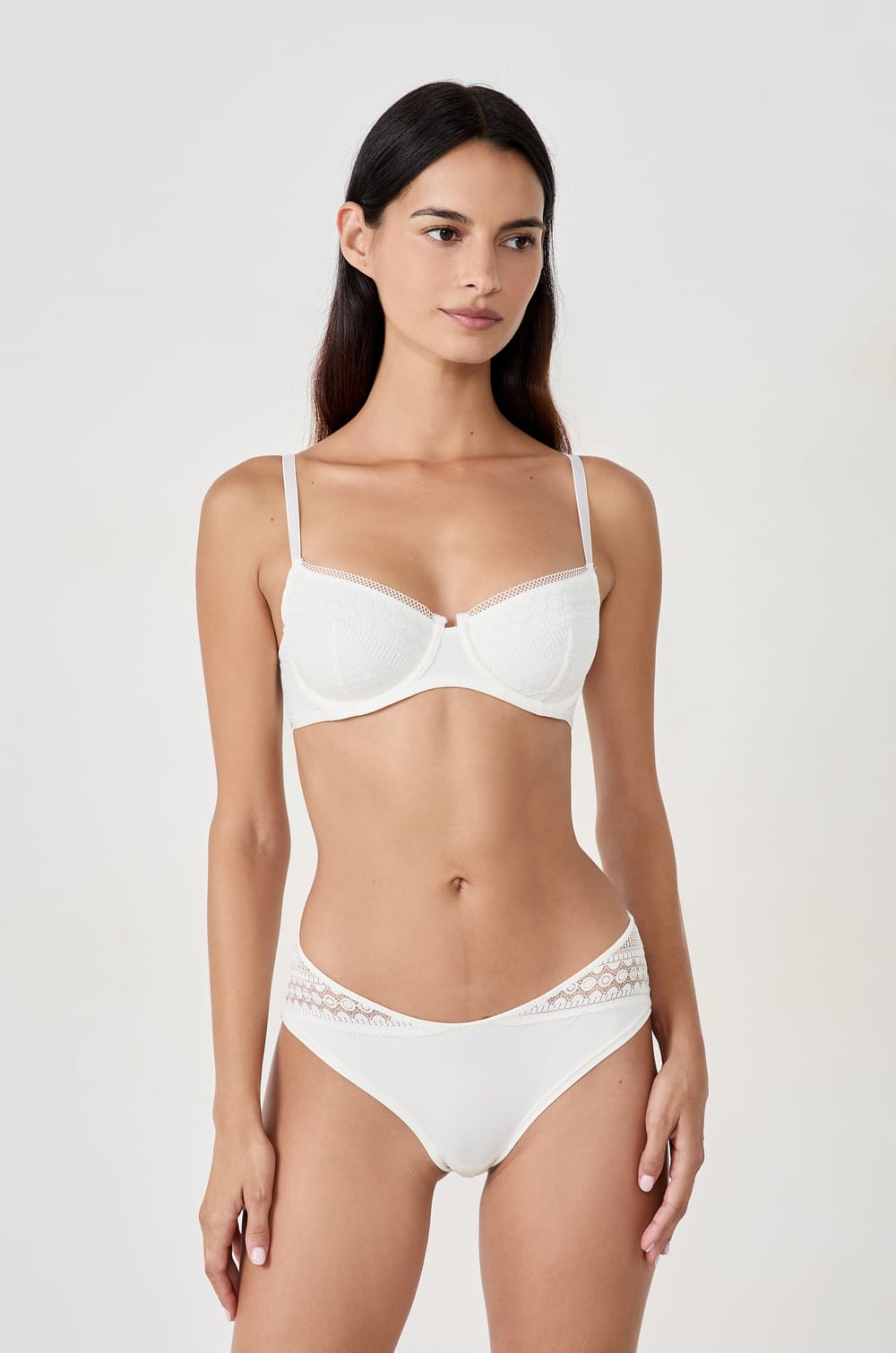 Braga culotte con detalles de encaje;${refinementColor}