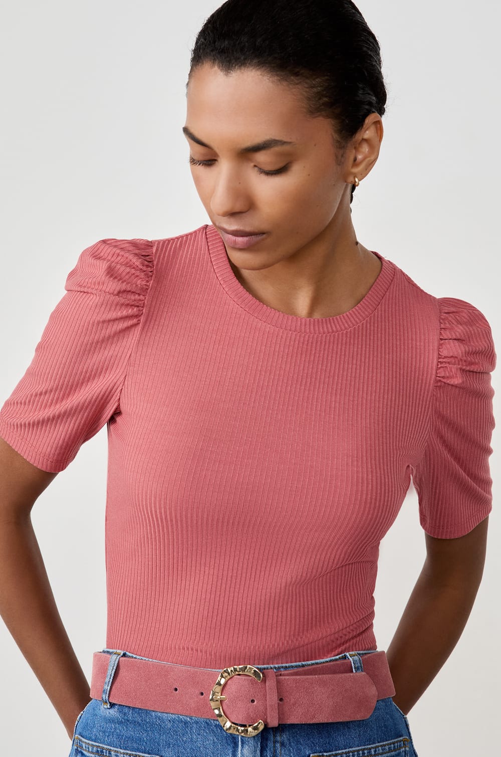 T-shirt manches courtes avec épaules bouffantes;${refinementColor}