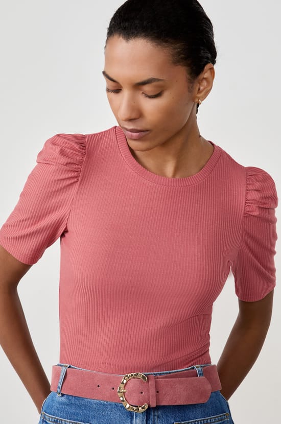 T-shirt manches courtes avec épaules bouffantes;${refinementColor}