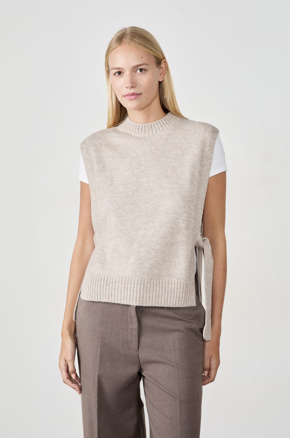 Pull sans manches;${refinementColor}