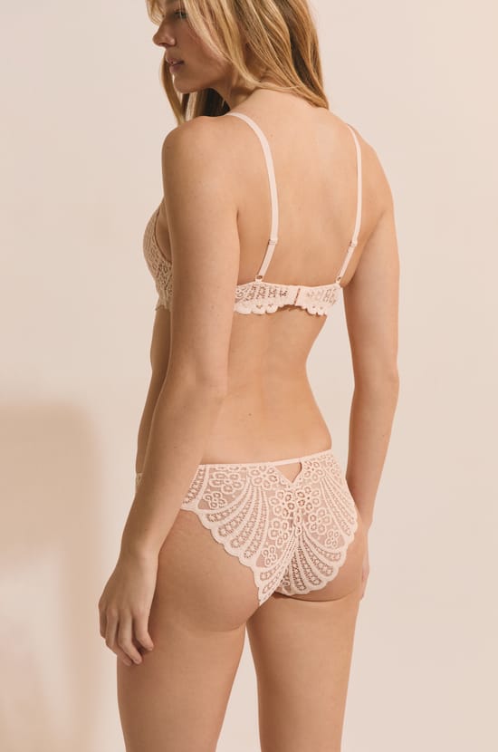 Culotte en dentelle;${refinementColor}