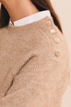 Pull manches longues avec d&eacute;tails boutons;${refinementColor}