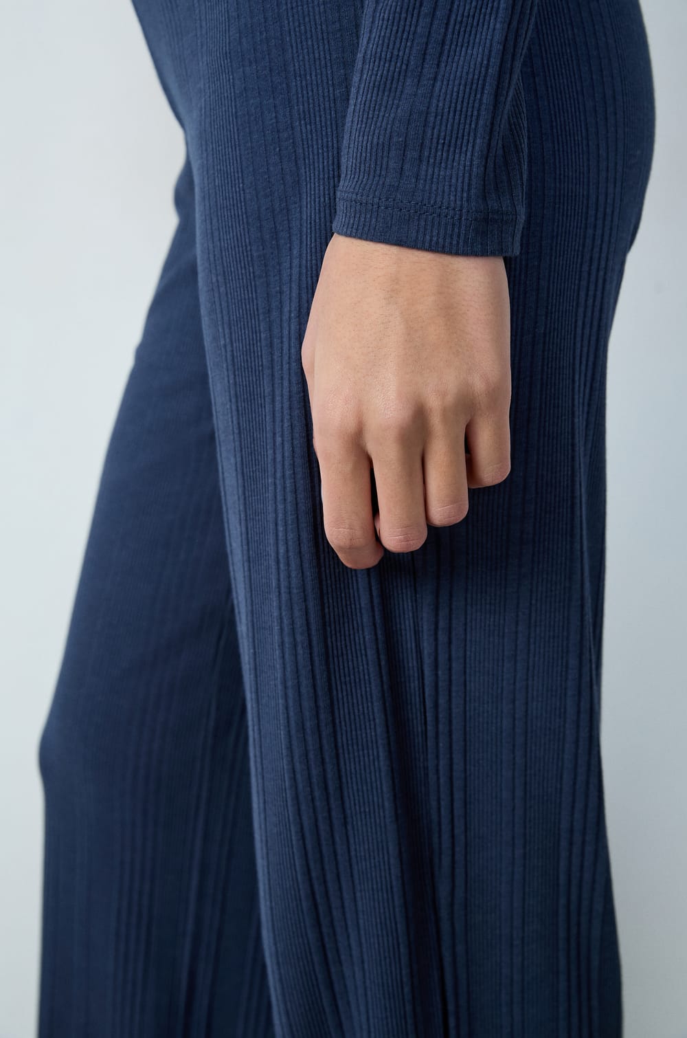 Straight-cut ribbed cotton pyjama trousers;${refinementColor}