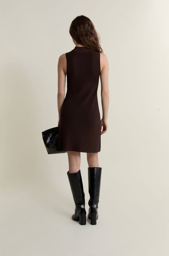 Robe courte &agrave; col chemin&eacute;e;${refinementColor}