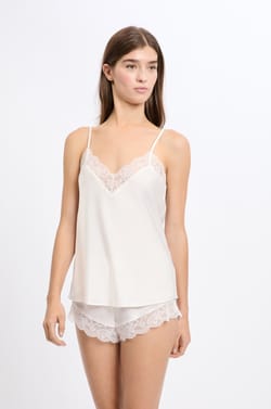 Caraco satiné détails dentelle;${refinementColor}